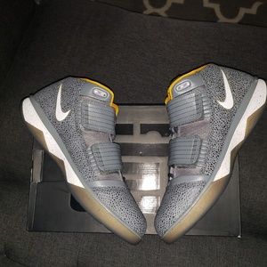 Men's basketball shoes